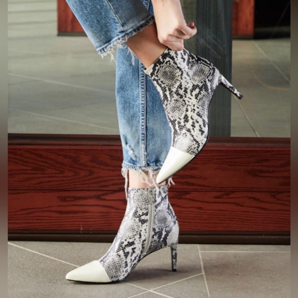 RAG & BONE 39 Beha Black and White Snakeskin Stiletto Ankle Boots 9